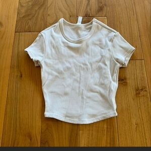 White ribbed alo yoga shirt